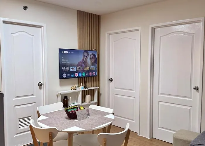 Top-floor 2bedroom In With Pool - Free Fast&unli Wi-fi Netflix Complete Kitchen *