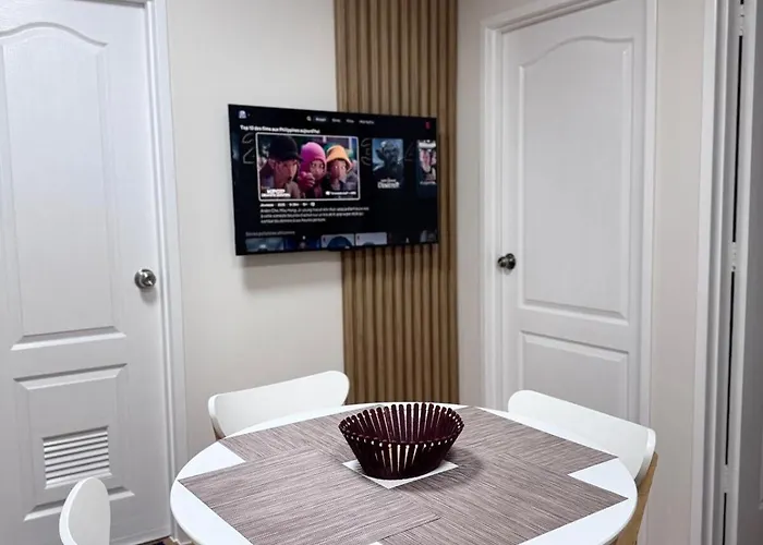 Top-floor 2bedroom In With Pool - Free Fast&unli Wi-fi Netflix Complete Kitchen